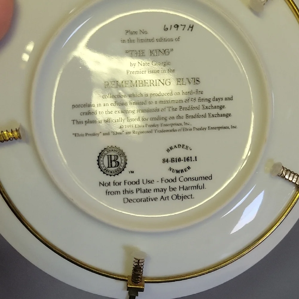 Decorative Plate with Singer Design - Picture 3 of 8